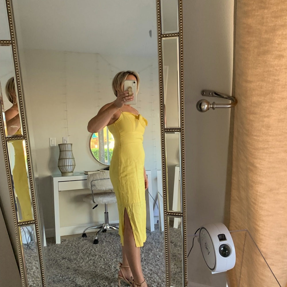 Yellow 💯 % linen sheath DRESS, ruche back, adjustable straps